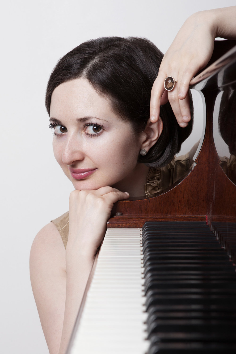 Yelena Grinberg will perform with Borislav Strulev on Tuesday, August 16 at the Shandelee Music Festival.
